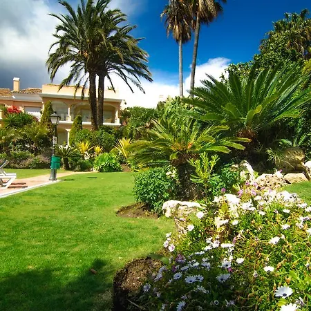 Dom wakacyjny First Line Townhouse Venalmar