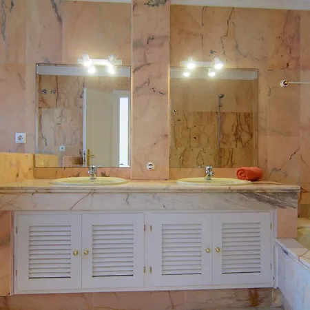 Dom wakacyjny First Line Townhouse Venalmar