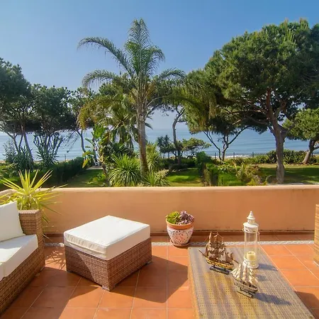 Dom wakacyjny First Line Townhouse Venalmar *