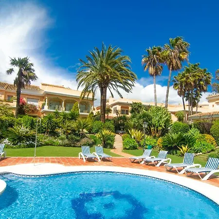 First Line Townhouse Venalmar Εστεπόνα