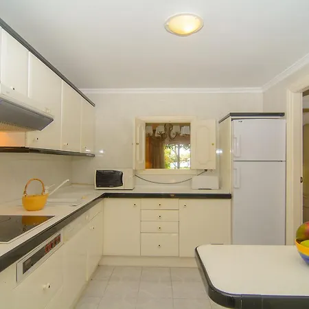 First Line Townhouse Venalmar * Εστεπόνα